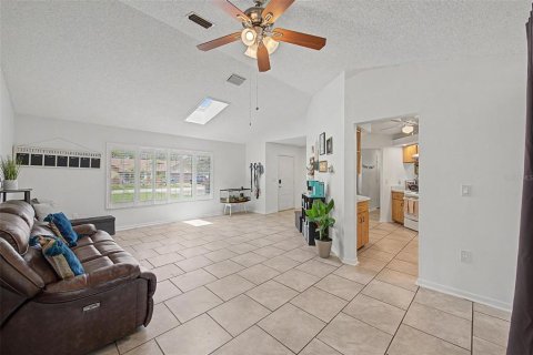 Villa ou maison à vendre à Spring Hill, Floride: 2 chambres, 161 m2 № 2283344 - photo 5