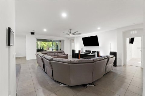 House in Spring Hill, Florida 4 bedrooms, 237.55 sq.m. № 2227269 - photo 15