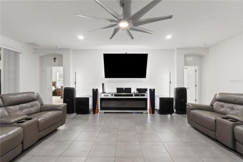 House in Spring Hill, Florida 4 bedrooms, 237.55 sq.m. № 2227269 - photo 14