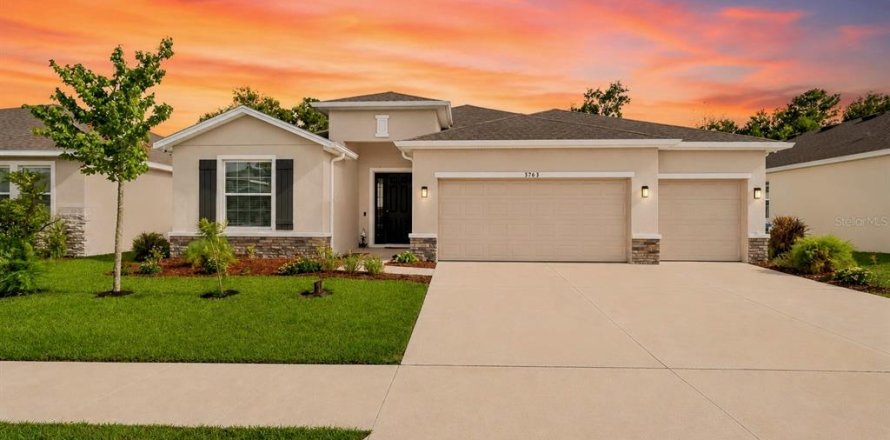 House in Spring Hill, Florida 4 bedrooms, 237.55 sq.m. № 2227269
