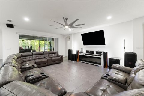 House in Spring Hill, Florida 4 bedrooms, 237.55 sq.m. № 2227269 - photo 13