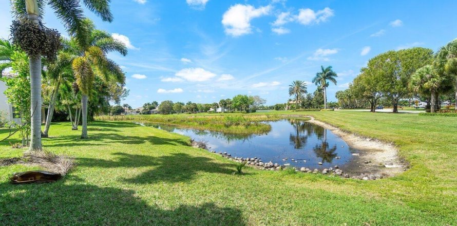 House in Wellington, Florida 4 bedrooms, 261.15 sq.m. № 1068036