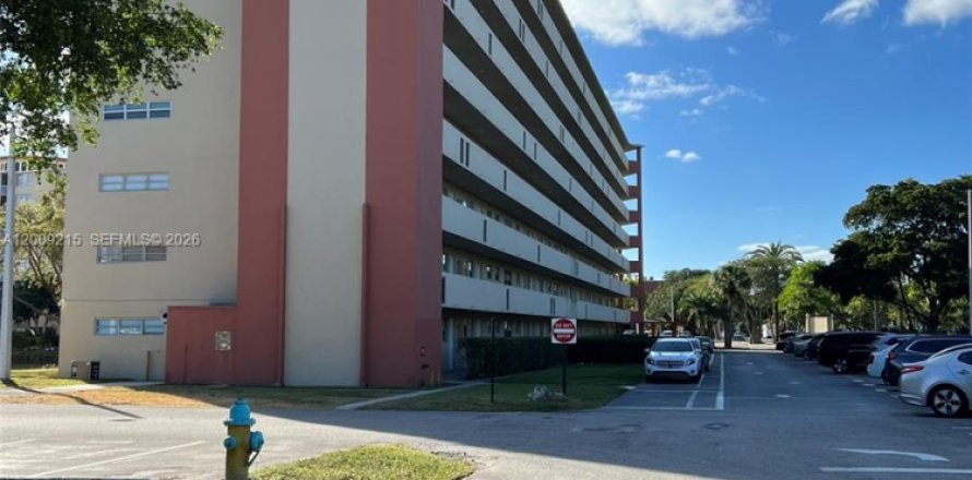 Condo in Miami, Florida, 2 bedrooms  № 2076609