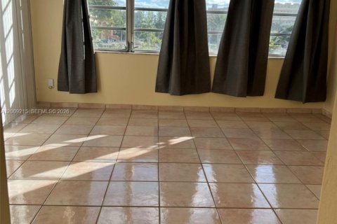 Condo in Miami, Florida, 2 bedrooms  № 2076609 - photo 13