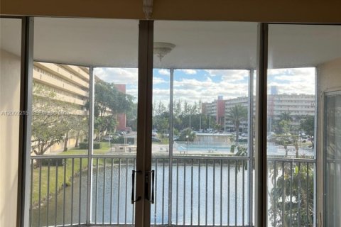 Condo in Miami, Florida, 2 bedrooms  № 2076609 - photo 5