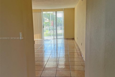Condo in Miami, Florida, 2 bedrooms  № 2076609 - photo 3