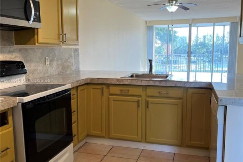 Condo in Miami, Florida, 2 bedrooms  № 2076609 - photo 7