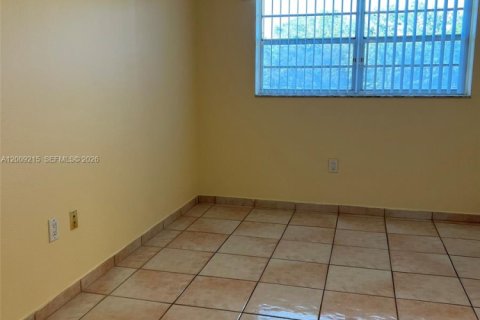Condo in Miami, Florida, 2 bedrooms  № 2076609 - photo 11