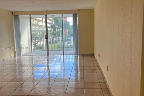 Condo in Miami, Florida, 2 bedrooms  № 2076609 - photo 4