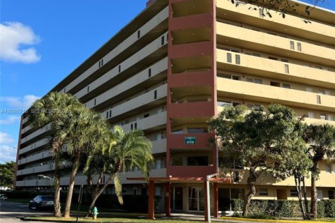 Condo in Miami, Florida, 2 bedrooms  № 2076609 - photo 2
