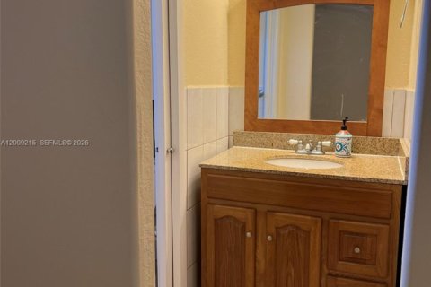 Condo in Miami, Florida, 2 bedrooms  № 2076609 - photo 12