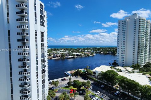 Copropriété à louer à Aventura, Floride: 2 chambres, 107.58 m2 № 1999534 - photo 12
