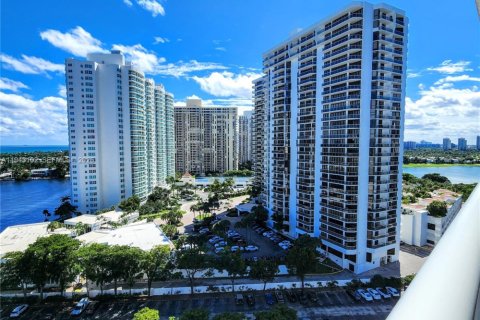 Copropriété à louer à Aventura, Floride: 2 chambres, 107.58 m2 № 1999534 - photo 13