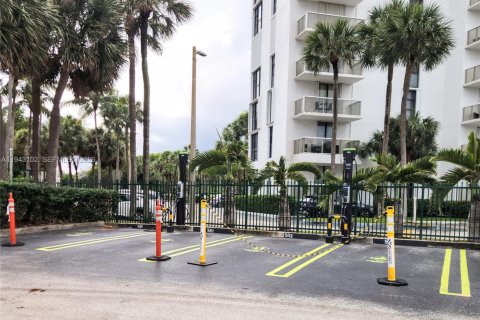 Condominio en alquiler en Aventura, Florida, 2 dormitorios, 107.58 m2 № 1999534 - foto 24