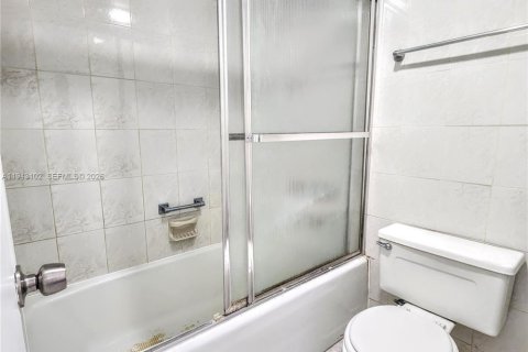 Copropriété à louer à Aventura, Floride: 2 chambres, 107.58 m2 № 1999534 - photo 7