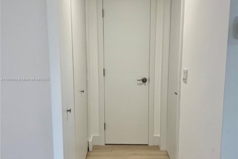 Copropriété à vendre à Hallandale Beach, Floride: 2 chambres, 106.84 m2 № 2015863 - photo 9