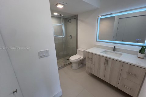 Copropriété à vendre à Hallandale Beach, Floride: 2 chambres, 106.84 m2 № 2015863 - photo 12
