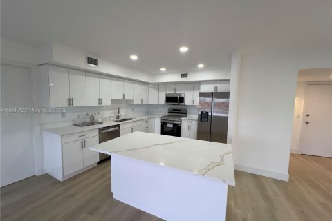 Copropriété à vendre à Hallandale Beach, Floride: 2 chambres, 106.84 m2 № 2015863 - photo 8