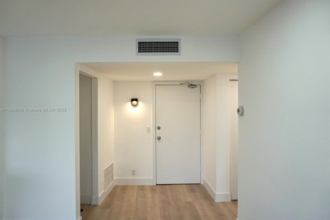 Copropriété à vendre à Hallandale Beach, Floride: 2 chambres, 106.84 m2 № 2015863 - photo 7