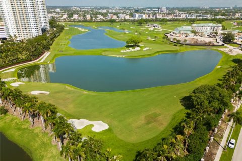 Copropriété à vendre à Hallandale Beach, Floride: 2 chambres, 106.84 m2 № 2015863 - photo 2