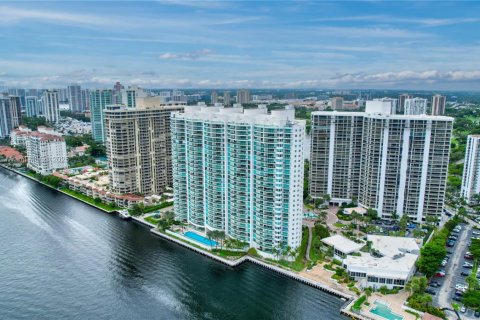 Condo in Aventura, Florida, 2 bedrooms  № 1948950 - photo 12