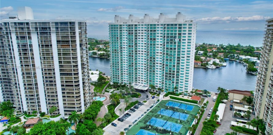 Condo à Aventura, Floride, 2 chambres  № 1948950