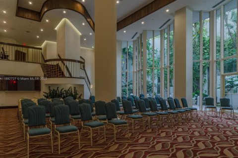 Condo in Aventura, Florida, 2 bedrooms  № 1948950 - photo 29