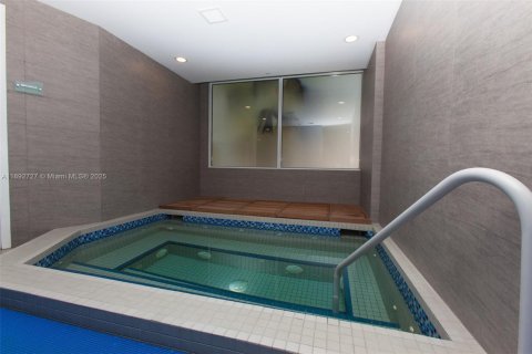 Condo in Aventura, Florida, 2 bedrooms  № 1948950 - photo 22