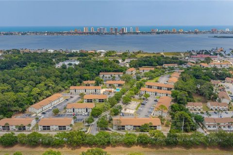 Condo in Daytona Beach, Florida, 2 bedrooms № 2198466 - photo 26