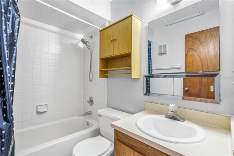 Condo in Daytona Beach, Florida, 2 bedrooms № 2198466 - photo 18