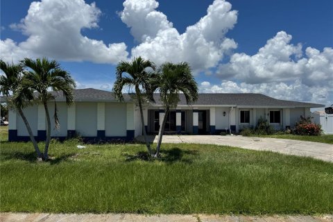 Villa ou maison à louer à Port Charlotte, Floride: 3 chambres, 189.06 m2 № 1893797 - photo 1