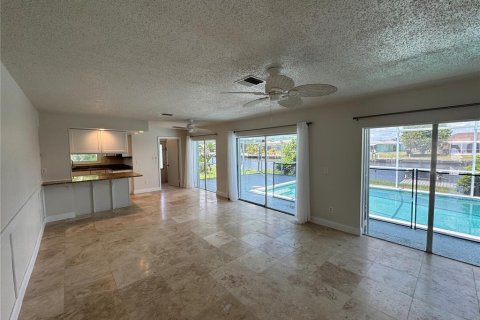 Villa ou maison à louer à Port Charlotte, Floride: 3 chambres, 189.06 m2 № 1893797 - photo 2