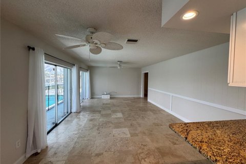 Villa ou maison à louer à Port Charlotte, Floride: 3 chambres, 189.06 m2 № 1893797 - photo 8