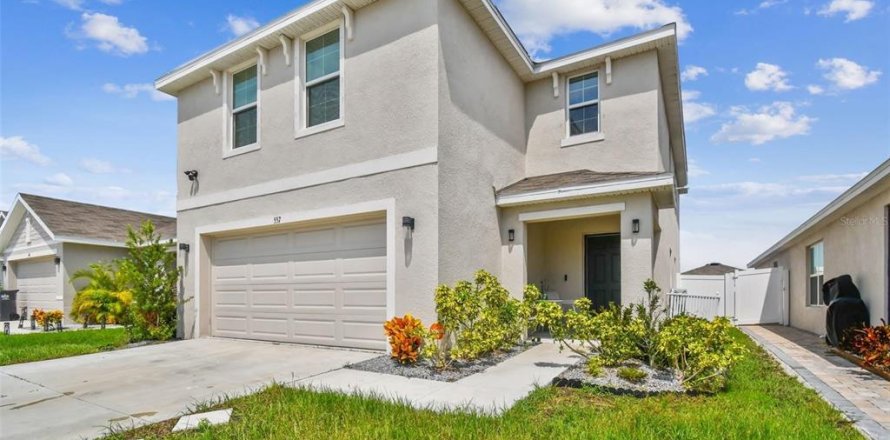House in Ruskin, Florida 4 bedrooms, 216.28 sq.m. № 2380718
