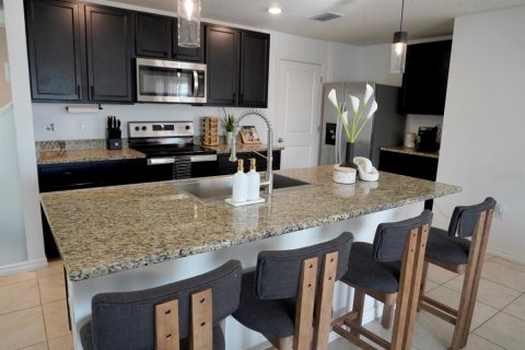 House in Ruskin, Florida 4 bedrooms, 216.28 sq.m. № 2380718 - photo 4