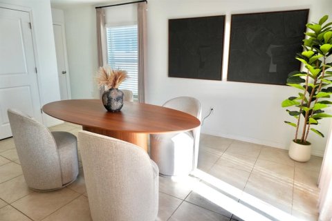House in Ruskin, Florida 4 bedrooms, 216.28 sq.m. № 2380718 - photo 7