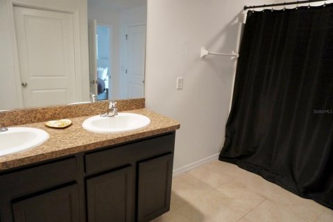 House in Ruskin, Florida 4 bedrooms, 216.28 sq.m. № 2380718 - photo 10
