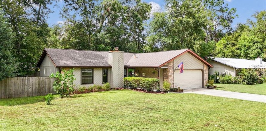 House in Gainesville, Florida 3 bedrooms, 130.06 sq.m. № 1884308
