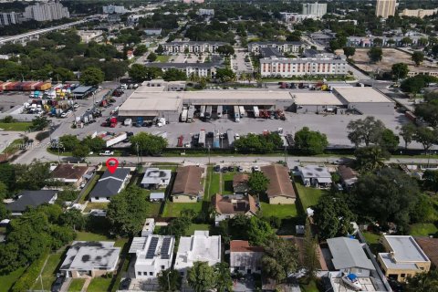 House in Miami, Florida 3 bedrooms, 185.62 sq.m. № 1947816 - photo 11