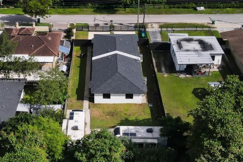 House in Miami, Florida 3 bedrooms, 185.62 sq.m. № 1947816 - photo 7