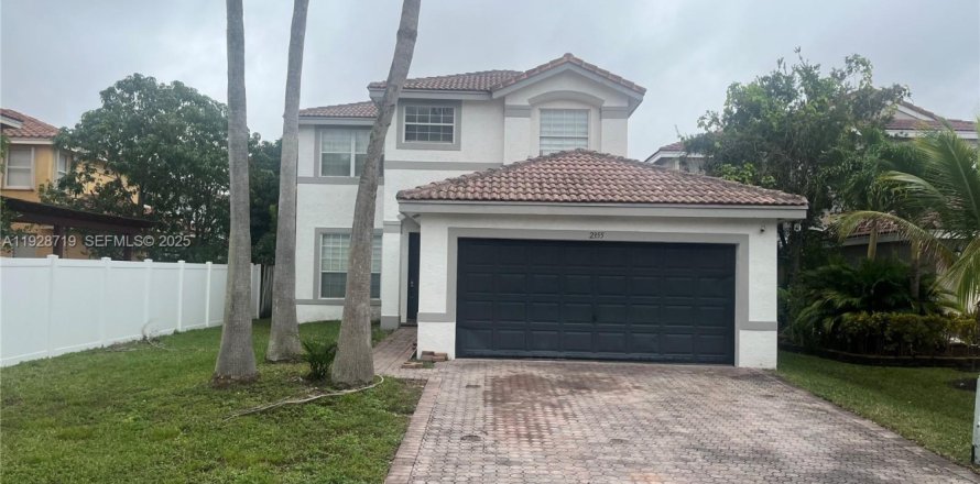 House in Miramar, Florida 4 bedrooms, 196.3 sq.m. № 1987196