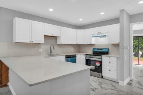 Touwnhouse à vendre à Winter Haven, Floride: 3 chambres, 186.18 m2 № 1680261 - photo 8