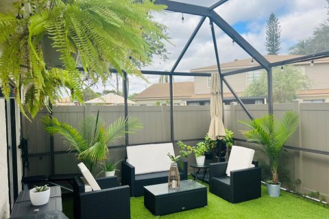 Townhouse in West Palm Beach, Florida 3 bedrooms, 156.35 sq.m. № 868930 - photo 1