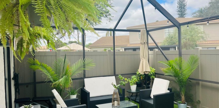 Townhouse in West Palm Beach, Florida 3 bedrooms, 156.35 sq.m. № 868930