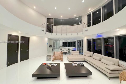 Villa ou maison à vendre à North Miami Beach, Floride: 6 chambres № 1976604 - photo 22