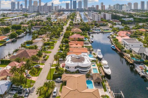 Villa ou maison à vendre à North Miami Beach, Floride: 6 chambres № 1976604 - photo 28