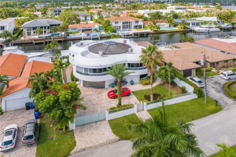 Villa ou maison à vendre à North Miami Beach, Floride: 6 chambres № 1976604 - photo 29