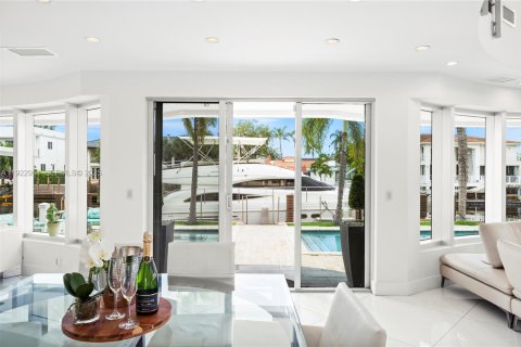 Villa ou maison à vendre à North Miami Beach, Floride: 6 chambres № 1976604 - photo 17