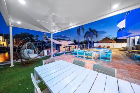 Villa ou maison à vendre à North Miami Beach, Floride: 6 chambres № 1976604 - photo 5