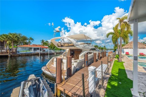 Villa ou maison à vendre à North Miami Beach, Floride: 6 chambres № 1976604 - photo 7